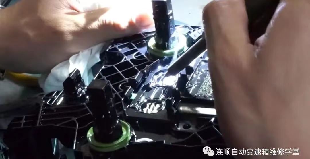 大眾邁騰變速箱故障報變速箱緊急模式無法掛入倒擋